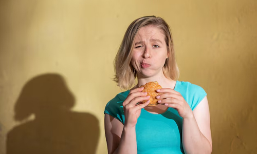 A-girl-with-a-burger