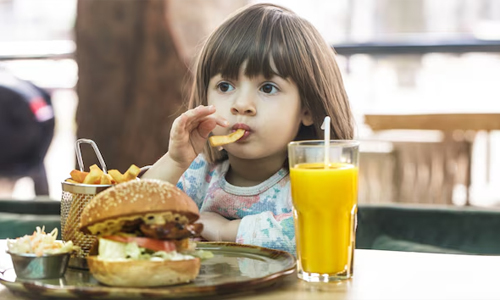 A-child-eating-junk-food