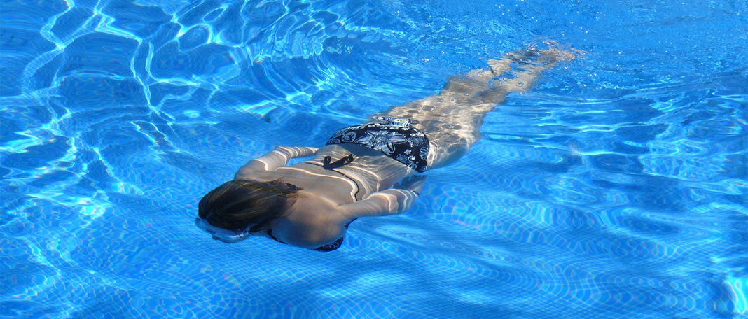 4 Cheap and Easy Ways to Protect Yourself from the Chlorine in Your Pool