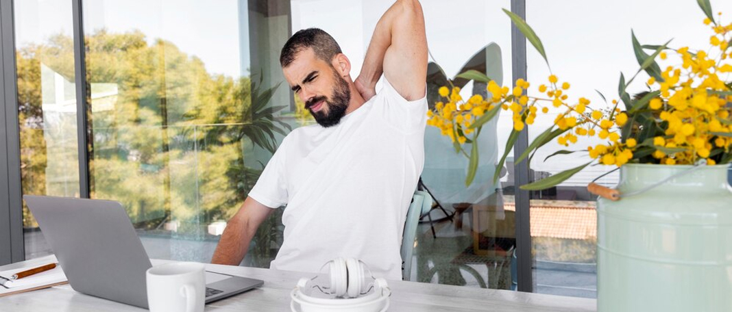 5 Exercises That You Can Do at Your Desk at Work