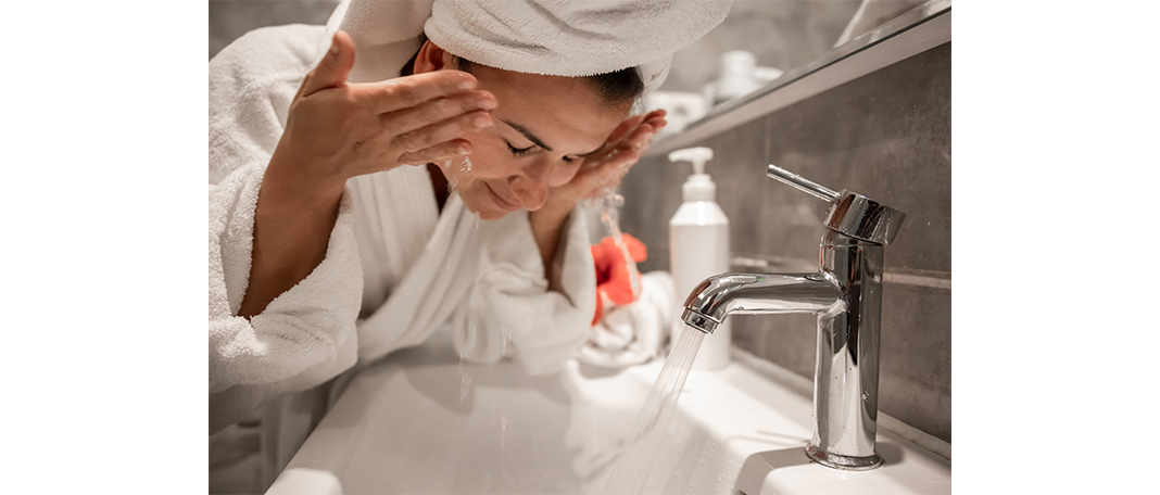 6 Mistakes that You Make while Washing Your Face