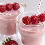 How to Make a Strawberry Smoothie without Yogurt