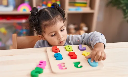Stimulates Cognitive Curiosity Through Play
