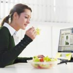 8 Healthy snacks you can keep in your desk
