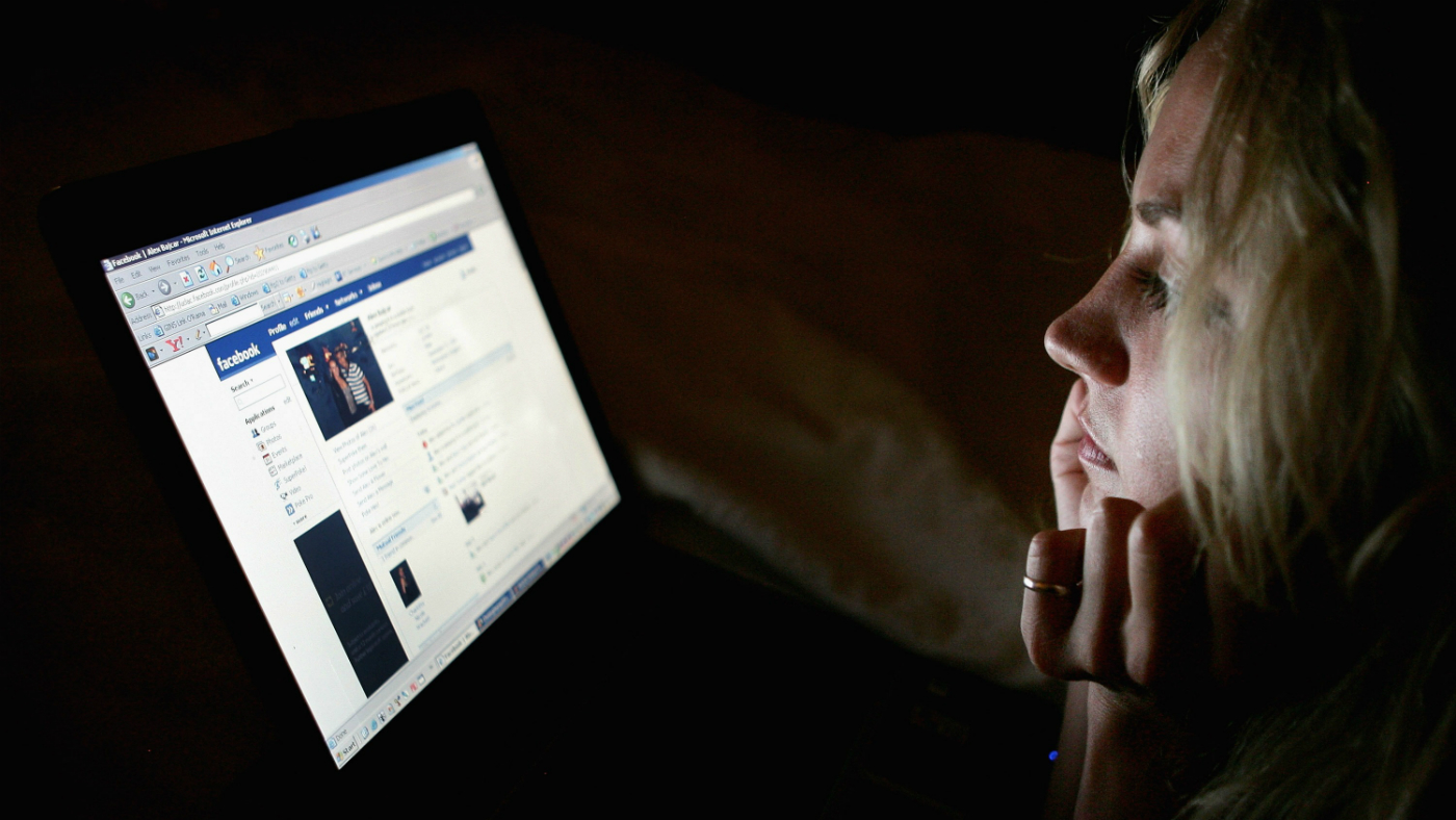 MENTAL ILLNESS liNKED TO SOCIAL NETWORKING