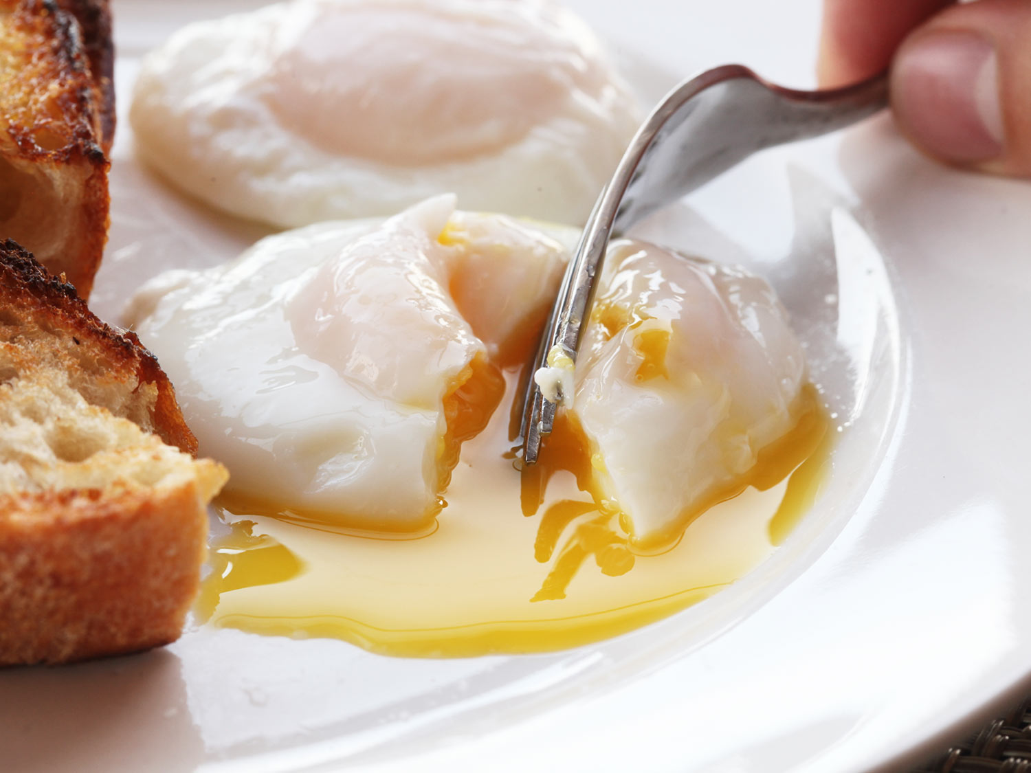 Risks of eating under-cooked eggs