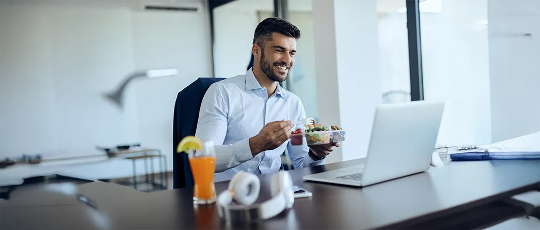Real Reasons Why You Shouldn’t Eat At Your Desk