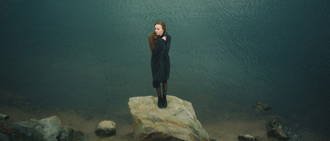 4 Signs Your Brain and Body Are Looking for Alone Time