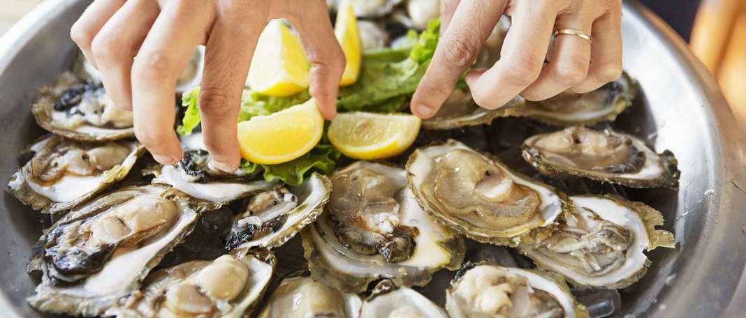 What Are the Risks of Eating Raw Oysters?