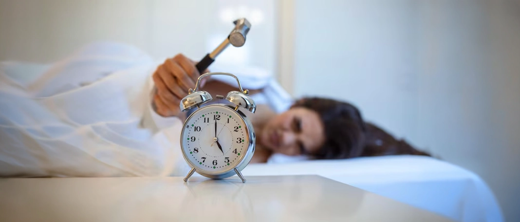 Snoozing Your Alarm: Is It Good or Bad for Health?