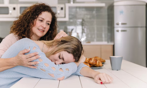 Mom-comforting-her-tired-daughter