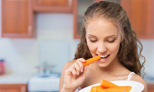 Eat crunchy fruits