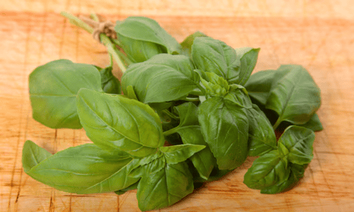 Basil leaves can alleviate the discomfort caused by food poisoning.