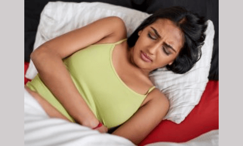 women sleeping while food poisoning, sleep helps recovery