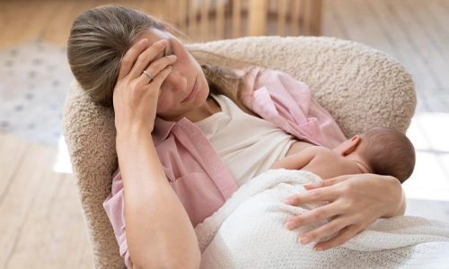 Mother and newborn baby together, illustrating the physical and psychological changes of the 12-week fourth trimester.