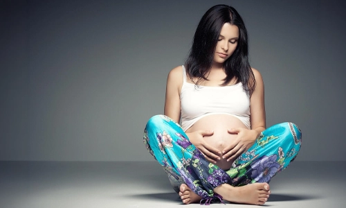 pregnant woman sitting with crossed legs